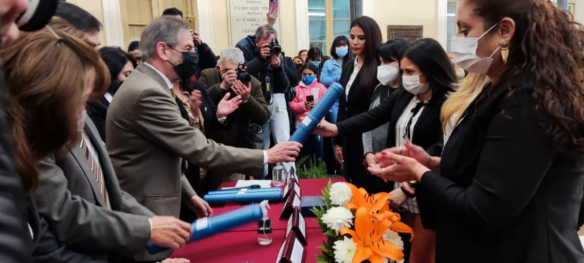 ACTO DE ENTREGA DE DIPLOMAS en la Universidad Nacional de Tucumán. 