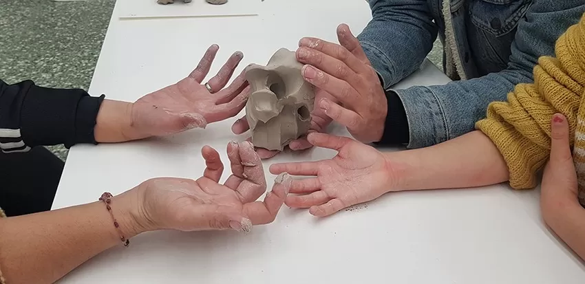 CONEXIÓN. La arcilla funciona como mediadora de las relaciones sociales. 