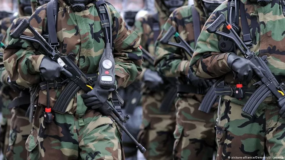 Qué país decidió reimponer el Servicio Militar Obligatorio