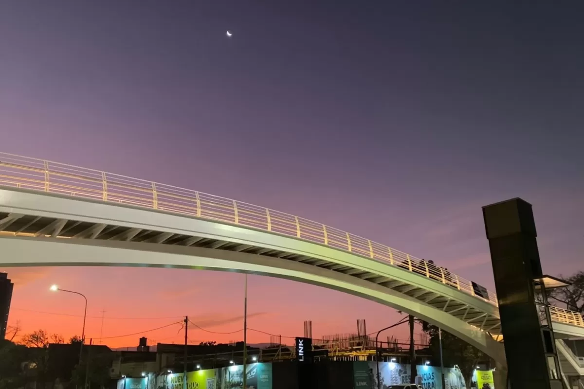 NUEVO PUENTE PEATONAL