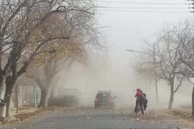 Hay alerta meteorológica en Tucumán por ráfagas de viento Zonda