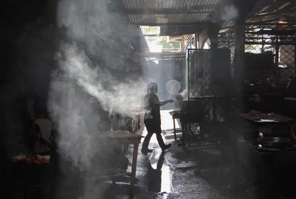 DISTANCIA. Las mujeres fueron las más afectadas.  