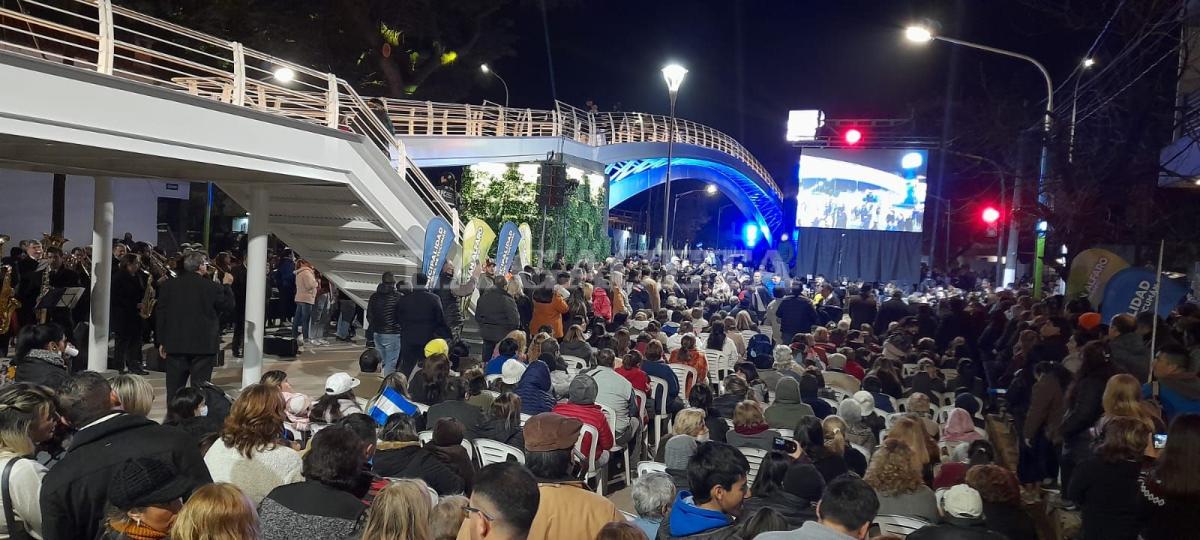 Quedó inaugurado el puente peatonal de avenida Mate de Luna