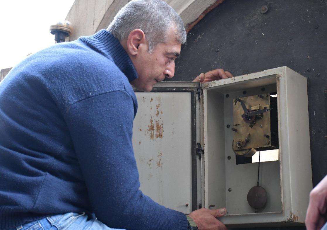 Repararon el antiguo reloj de la Secretaría de Hacienda de la Provincia