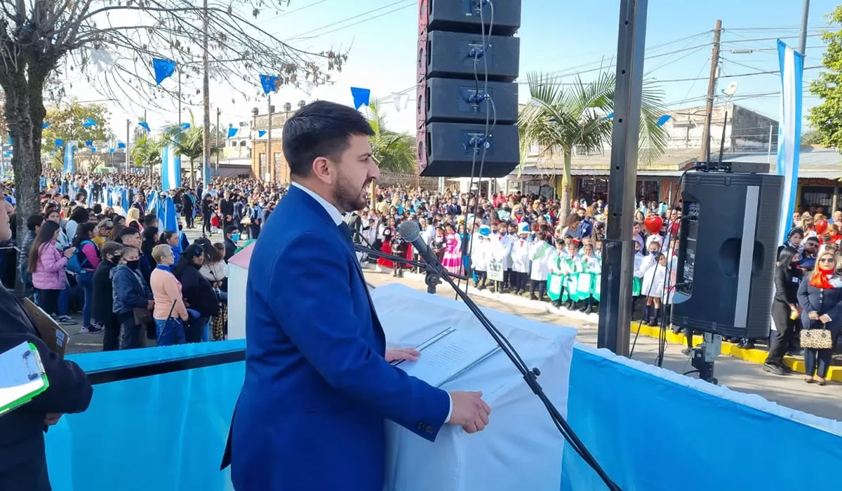 ACTO. Morales presenció el desfile patrio en Bella Vista, junto a Sánchez y a Salazar.