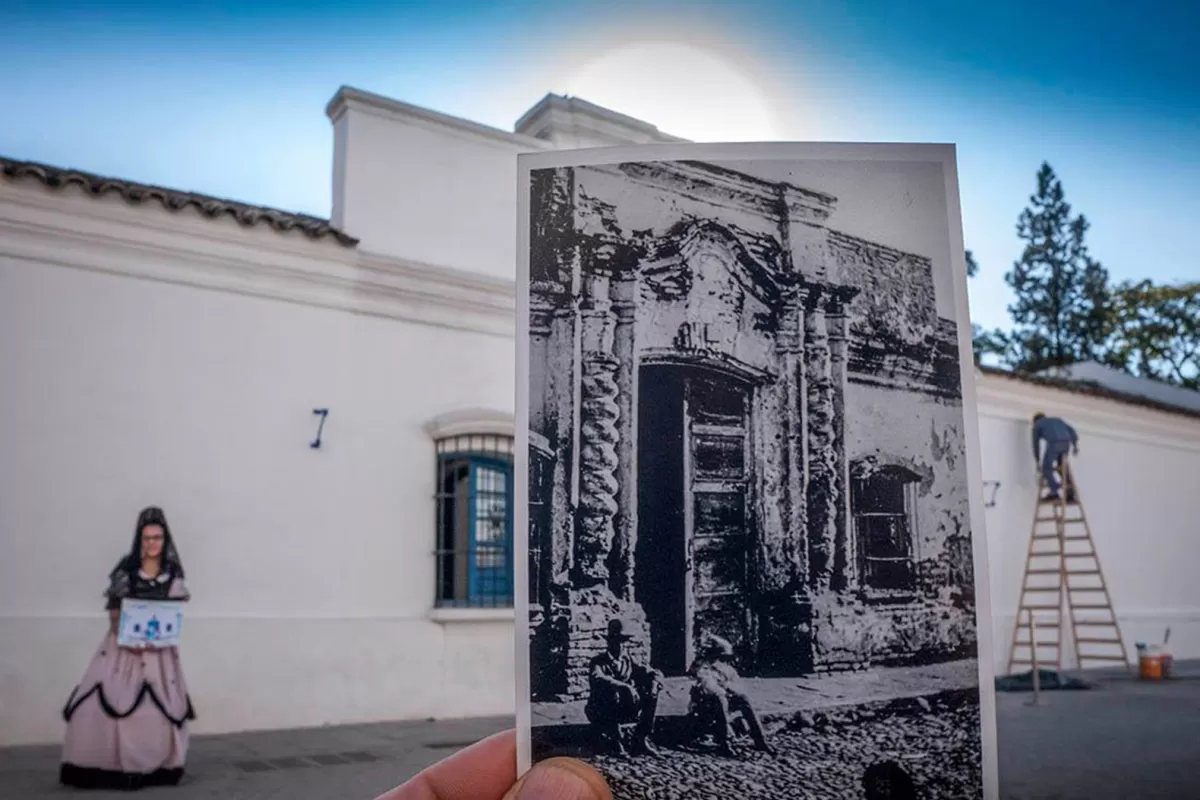 Editor y fotógrafo de larga trayectoria, Tony Valdez propone una serie donde establece un diálogo entre una toma actual y la imagen más conocida de la Casa Histórica, la fotografía de Ángel Paganelli. Son parte de un proyecto que hizo cuando Mauricio Macri presidía el país y que llamó (usando unas palabras del escritor británico James Graham Ballard) “El futuro ya no es lo que era“. Fue realizado entre 2016 y 2017. Autor: TONY VALDEZ.