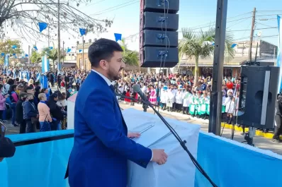 Morales presenció el desfile patrio en Bella Vista, junto a Sánchez y a Salazar