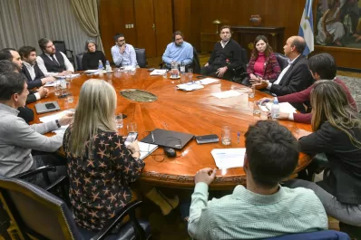 Batakis designó a su equipo de colaboradores