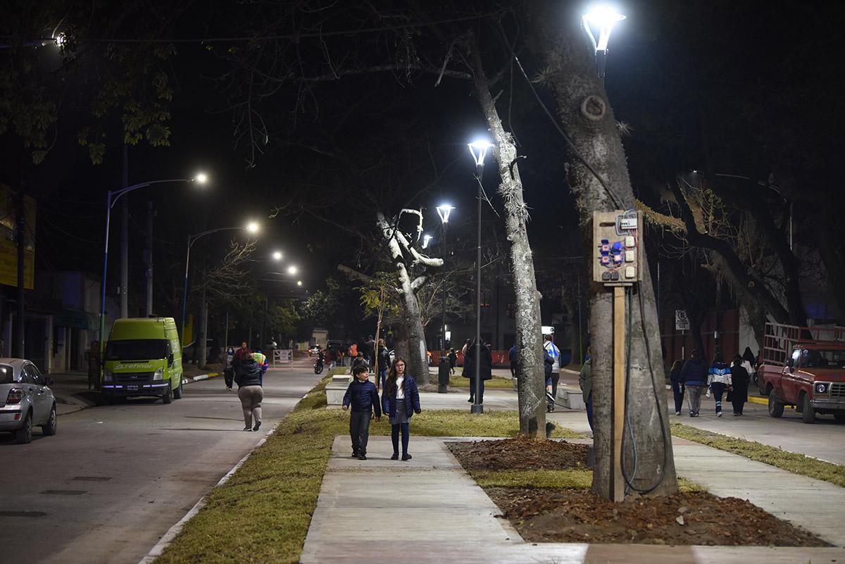 LA MIRADA DE ALFREDO TOSCANO. “Este era un sector oscuro y peligroso, que gracias a esta obra ahora se convirtió en un lugar que invita a disfrutar y a pasear”, dijo el secretario de Obras Públicas.