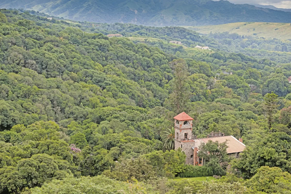 DESDE ARRIBA. Hermosa vista del Castillo de San Lorenzo, que actualmente funciona como un hotel y restaurante.