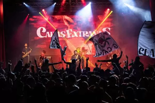 PRIMERA VEZ. Caras Extrañas llega con viejos temas de La 25 y estrenos.  