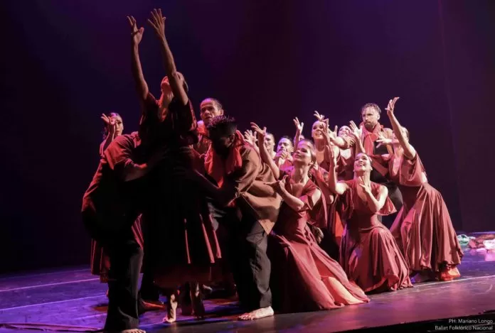 “MERCEDES... MUJER, VOZ Y PUEBLO”. Hoy cumpliría años La Negra Sosa, y el BFN la homenajea con danza.   foto de Mariano Longo