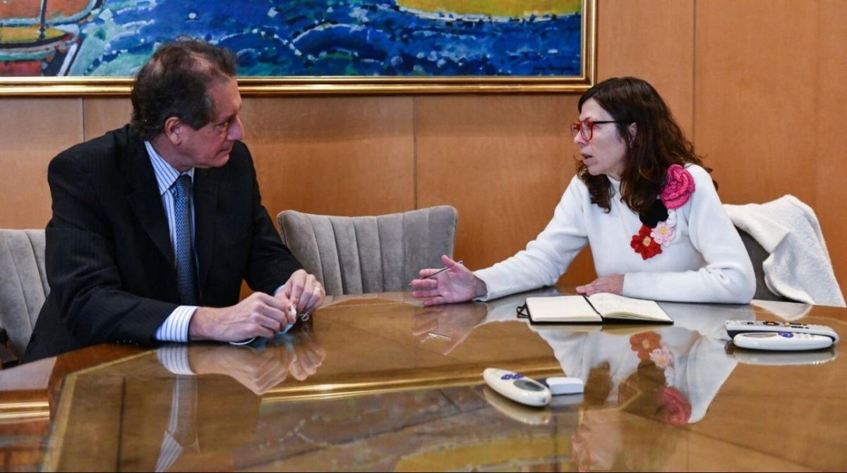 Miguel Ángel Pesce junto a Silvina Batakis.