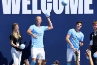Julián Álvarez fue presentado ante una multitud de hinchas de Manchester City