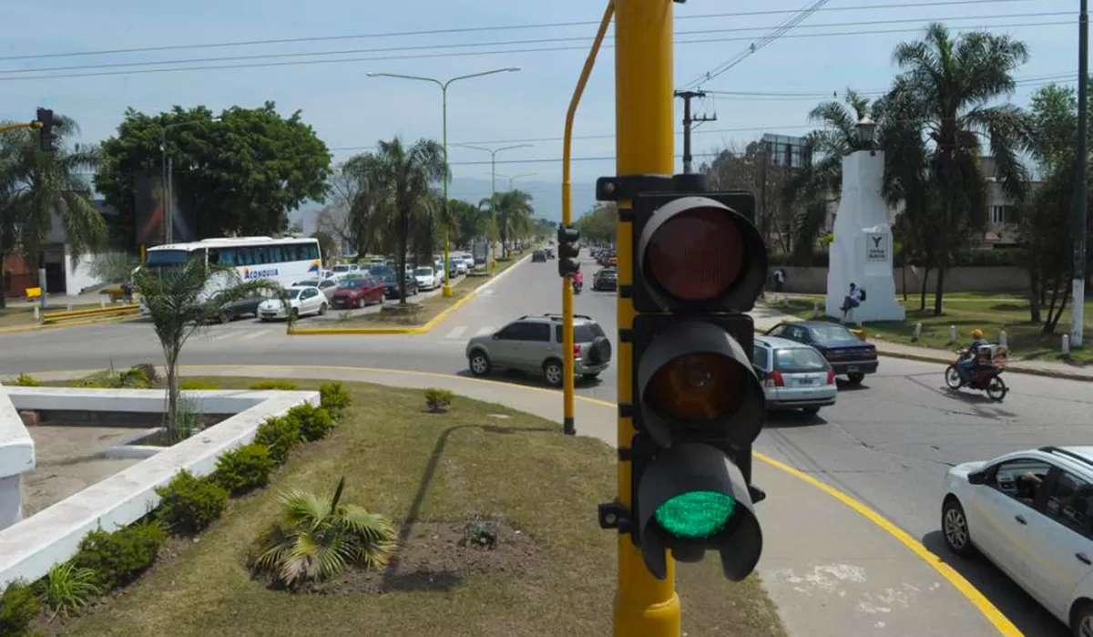 INCONVENIENTE COLATERAL. Quitar la rotonda de Perón y Camino del Perú obliga a pensar opciones de circulación vehicular.