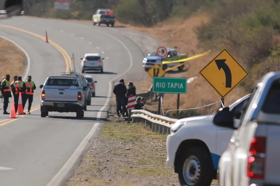 EL LUGAR DEL HALLAZGO. El cuerpo de la víctima del homicidio fue hallado por unos bikers en el río Tapia. LA GACETA / FOTO DE JUAN PABLO SANCHÉZ NOLI