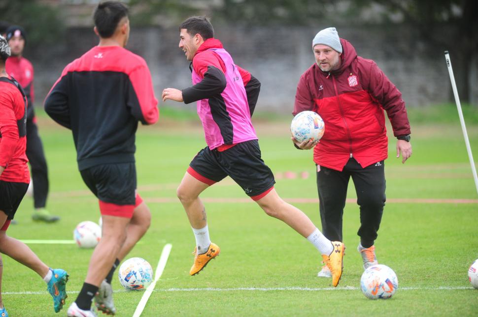 CARTA DE TRIUNFO. Juan Miritello es el goleador “santo” con ocho tantos. LA GACETA / FOTO DE franco vera