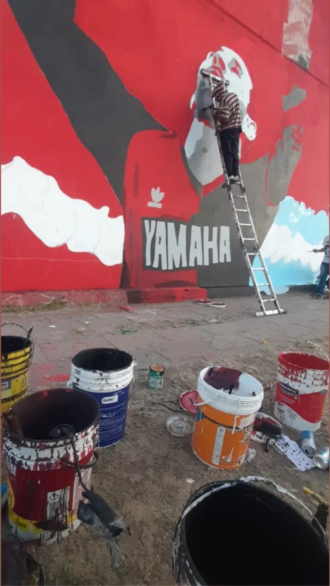 Rosario: balearon a dos hinchas de Newell´s que pintaban un mural de Maradona y Messi