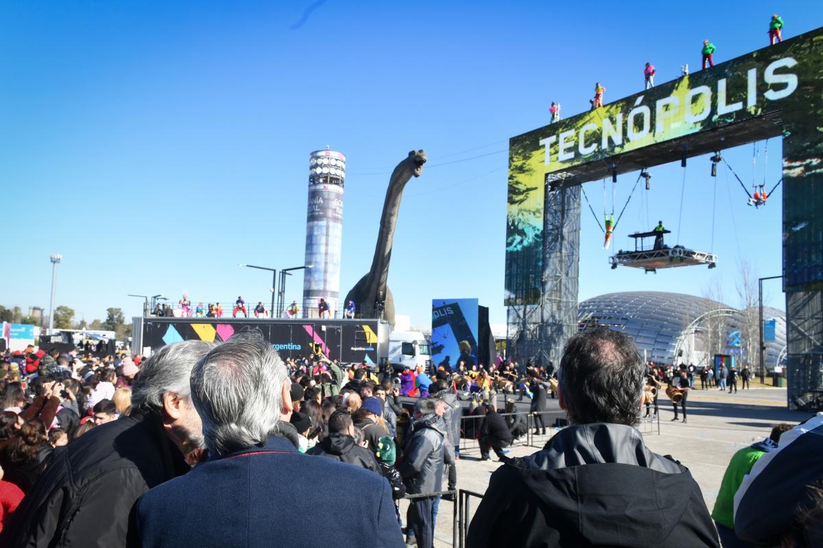 El Presidente, en el acto oficial. 