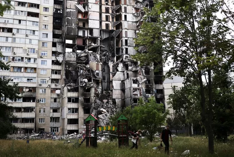 RUINAS. Saltivka es una de las zonas más dañadas de Kharkiv.  reuters 