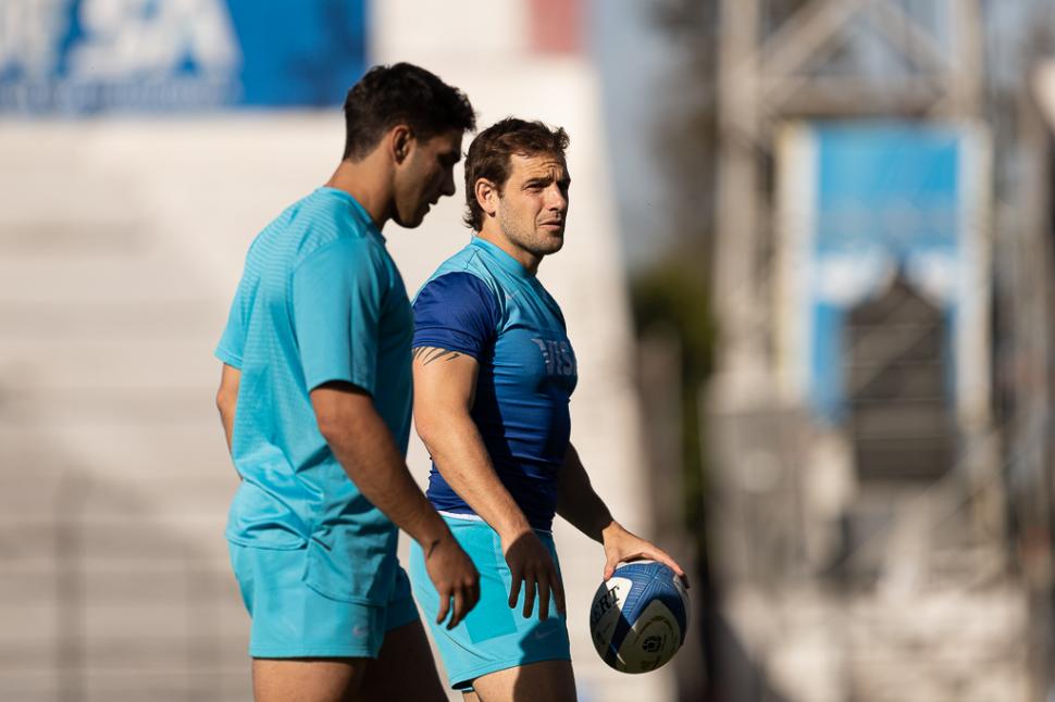 CONDUCTORES. Nicolás Sánchez era la primera opción de Cheika, pero tras su lesión decidió volver a confiarle la 10 a Santiago Carreras. Esta vez sí cumplió. 