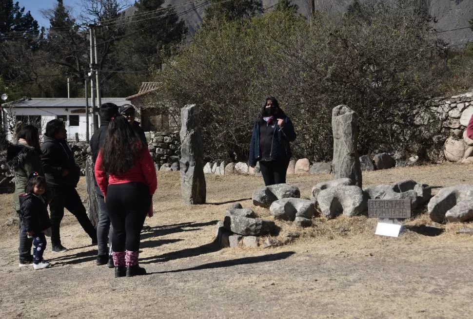 TOURS GUIADOS. Para conocer más sobre los menhires, la reserva arqueológica ofrece guías gratuitos a los visitantes interesados. LA GACETA / FOTO DE Osvaldo Ripoll