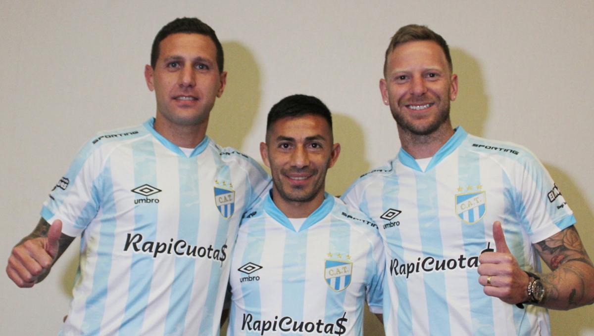 Atlético presentó la nueva camiseta oficial