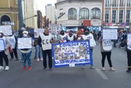 Protestan frente a la Casa de Gobierno en reclamo por la falta de recursos para comedores