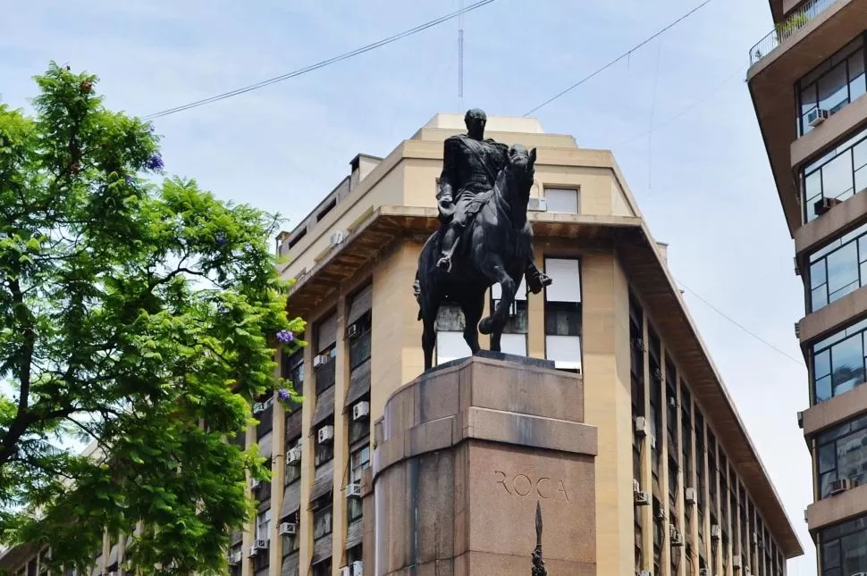  MONUMENTO A ROCA EN BUENOS AIRES. Es imponente y está ubicado en el centro porteño.