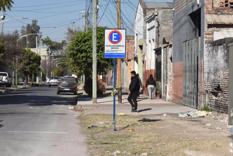 EN 300 CALLES. Se aplica el sistema de estacionamiento medido. LA GACETA / FOTO DE Analía Jaramillo