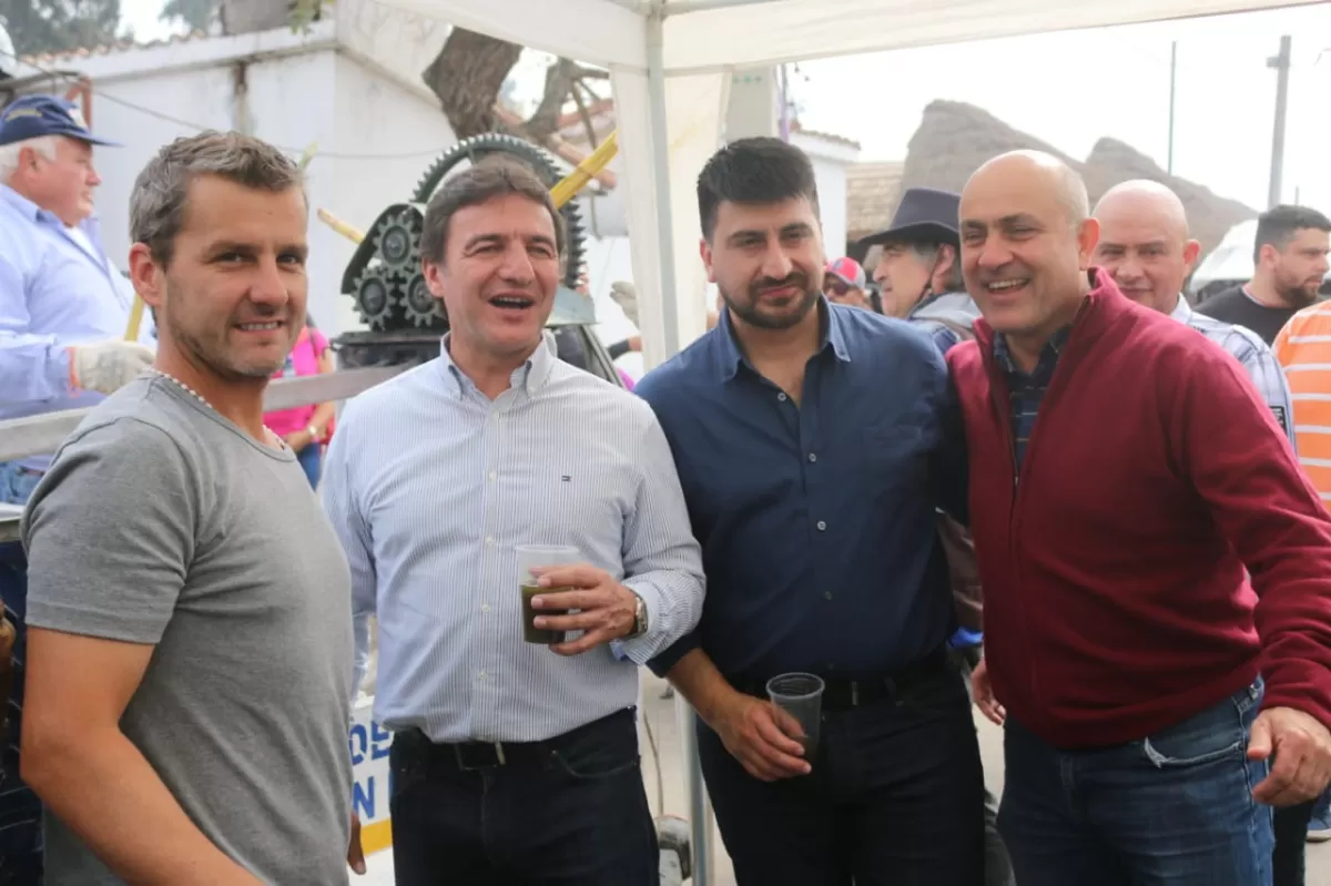 RADICALES EN SIMOCA. Campero, Sánchez, Salazar y Molinuevo visitaron la feria. Foto: Prensa y Difusión