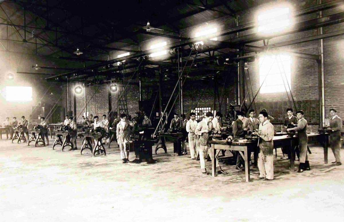 TALLER DEL INSTITUTO TÉCNICO. Una de las funciones de los documentales era retratar la vida universitaria.