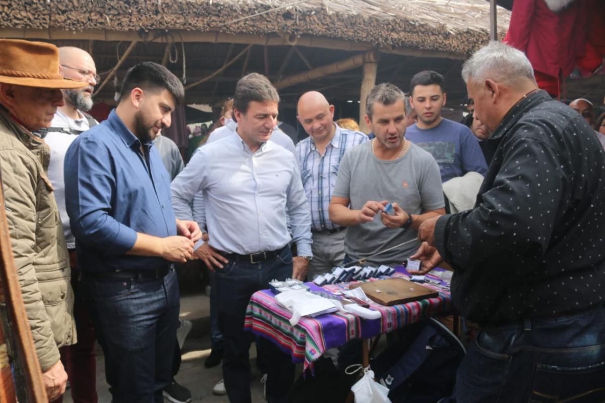 Los tres intendentes radicales de Tucumán visitaron la feria de Simoca junto a Roberto Sánchez