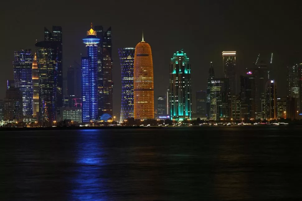 PERFIL DE DOHA. Esta la ciudad en la que se disputará la Copa del Mundo. Los viajeros deberán estar atentos para que no se frustre la experiencia. reuters
