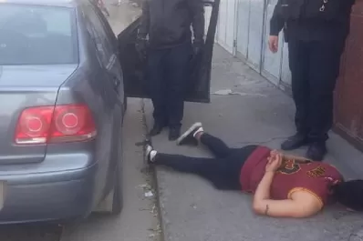 Dos hombres dispararon contra agentes de tránsito desde un automóvil