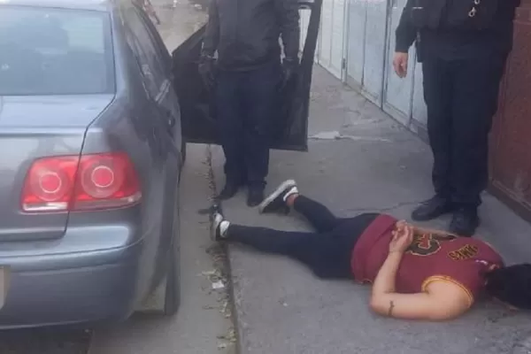 Dos hombres dispararon contra agentes de tránsito desde un automóvil