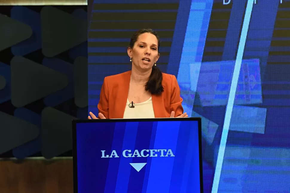 PAULA OMODEO. “Hoy nuestro presidente está vaciado de poder”.  