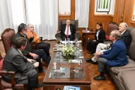 En la Casa de Gobierno, Jaldo recibió a representantes de colegios parroquiales de Tucumán