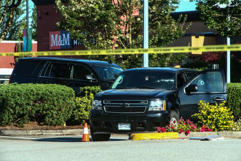 COINCIDENCIAS. Varios autos resultaron dañados por las balas; los tiroteos, en Langley; ocurrieron pocas horas antes de la visita del Papa a un cementerio de la provincia de Alberta.  reuters