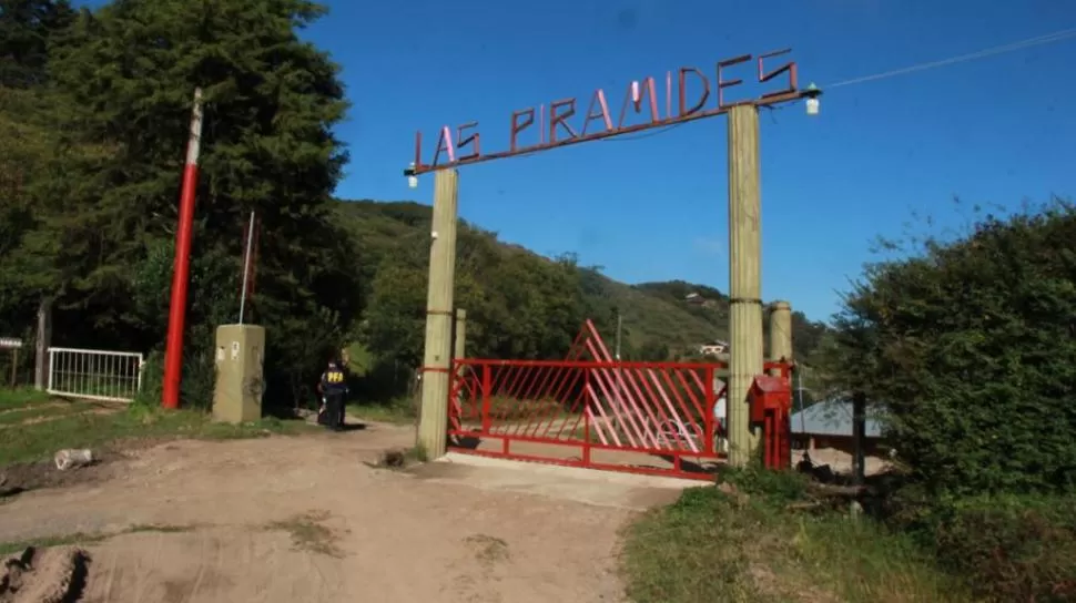 CENTRO DE LA DISPUTA. El barrio Las Pirámides, construido por  un particular dentro del predio de la UNT. 