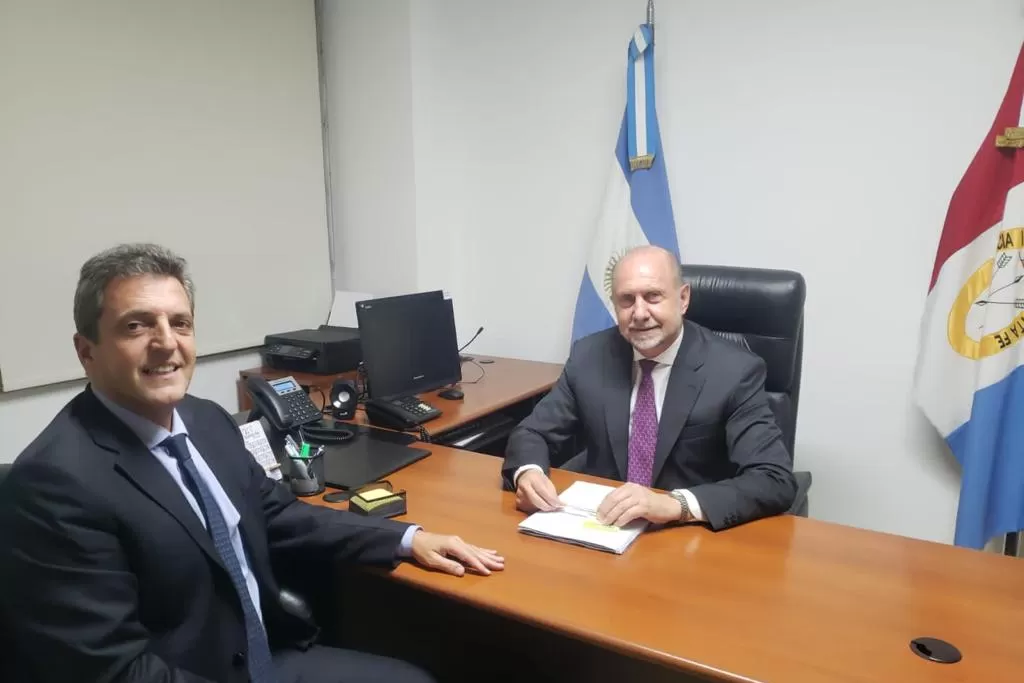 EN UNA REUNIÓN RECIENTE. Sergio Massa y Omar Perotti, durante un encuentro celebrado en mayo pasado. Foto de Twitter @omarperotti