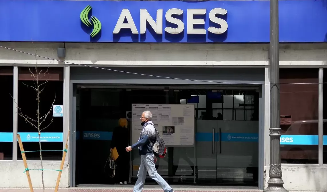 Jubilados y pensionados: agosto llega con aumentos y otros beneficios