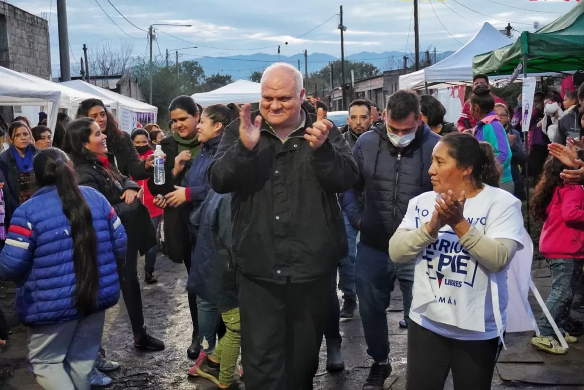 FEDERICO MASSO. El legislador y dirigente de Libres del Sur dialogó con vecinos. Foto Prensa Federico Masso