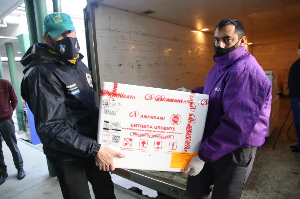 EN TUCUMÁN. La recepción de las dosis de Moderna para niños de seis meses a dos años. Foto de Prensa Salud Pública