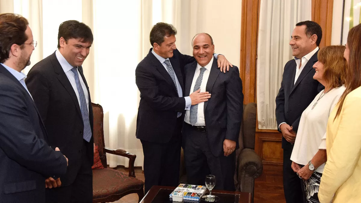 EN TUCUMÁN. Sergio Massa y Juan Manzur, durante una visita del tigrense a esta provincia, en 2018.