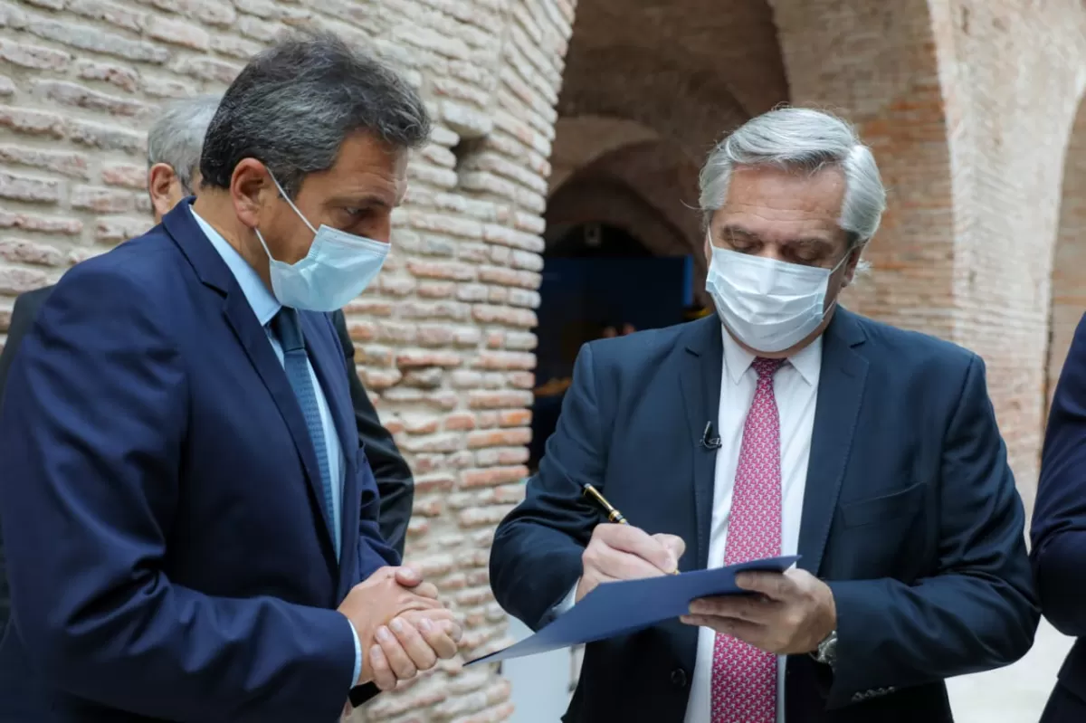 CON EL PRESIDENTE. Sergio Massa, nuevo superministro de Economía, junto a Alberto Fernández. foto de Twitter @SergioMassa