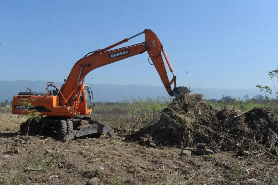 PARQUE. Dentro de las lagunas de laminación se construirán canchas de fútbol que formarán parte de un gran parquizado con luz y caminería.  