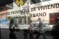 Protesta fuera del Instituto de la Vivienda por el fallido sorteo de casas: Que sea transparente