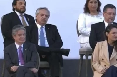 Video: Alberto Fernández se durmió en la asunción de Petro