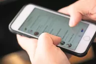 Chofer creó grupo de WhatsApp con sus pasajeros y se hizo viral